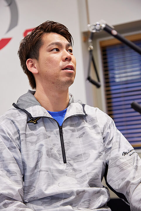 インタビューに答える、伊藤超短波イメージアスリート 野球選手「前田健太」さん
