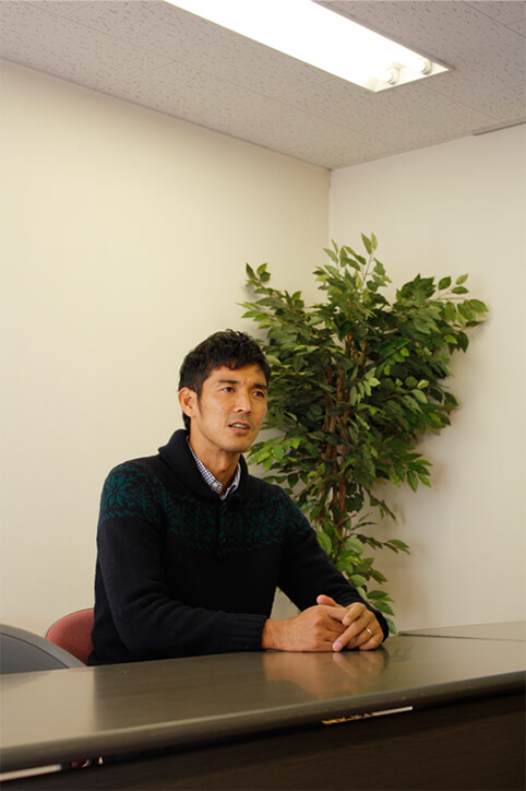 インタビューに答える、川崎フロンターレDFの寺田周平さん