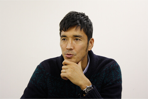 インタビューに答える、川崎フロンターレDFの寺田周平さん