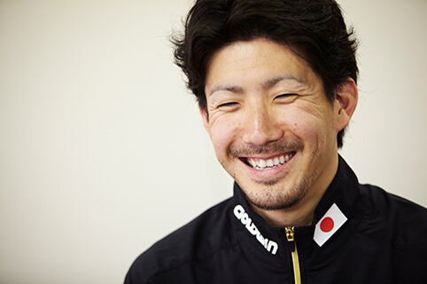 インタビューに答える、自転車競技日本代表の渡邉一成さん