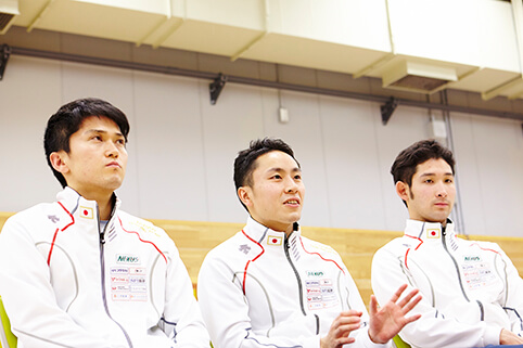インタビューに答える、フェンシング男子 フルーレ日本代表チーム 「千田健太/太田雄貴/三宅諒」さん