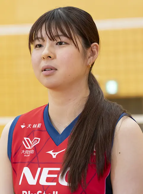 インタビューに答える、山田二千華 選手