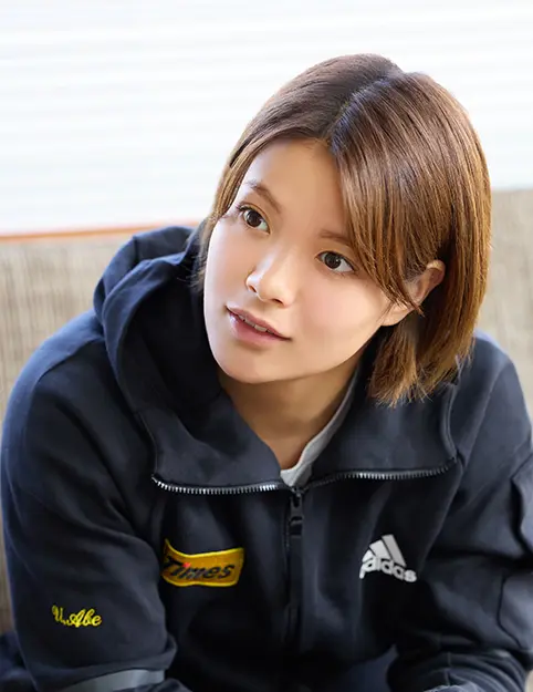 インタビューに答える、柔道家「阿部 詩」選手