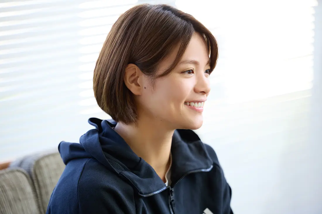 インタビューに答える、柔道家「阿部 詩」選手