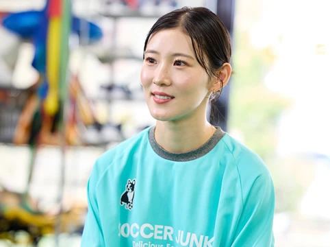 インタビューに答える、フットサル選手「松本 直美」選手