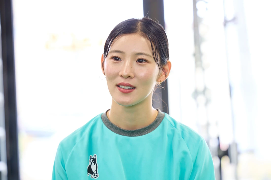 インタビューに答える、フットサル選手「松本 直美」選手